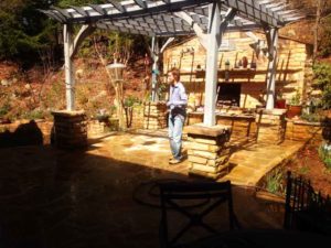 patio--flag-outdoor-kitchen-rock-pirate-asheville-stone-mason-rock